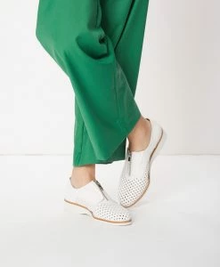 Demi Flat -Shoe Shop Demi21sVTSO White Perf 05 Ecomm