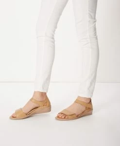 Jacinda Sandal -Shoe Shop Jacinda20sBUEO Tan 03 Ecomm